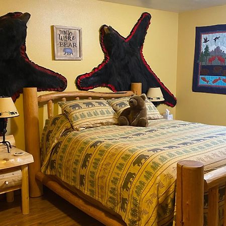 Two Bears Inn Bed & Breakfast Ред-Лодж Екстер'єр фото