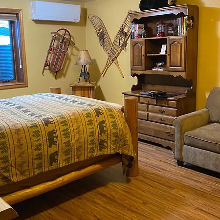 Two Bears Inn Bed & Breakfast Ред-Лодж Екстер'єр фото