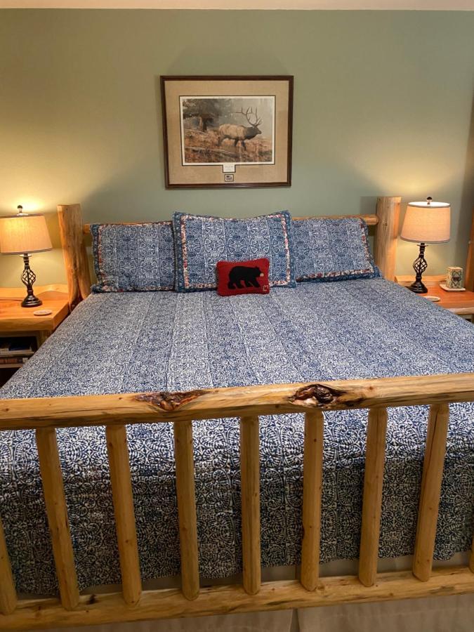Two Bears Inn Bed & Breakfast Ред-Лодж Екстер'єр фото