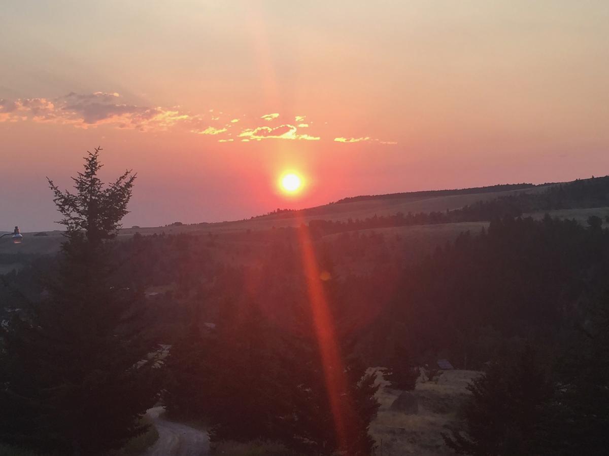 Two Bears Inn Bed & Breakfast Ред-Лодж Екстер'єр фото