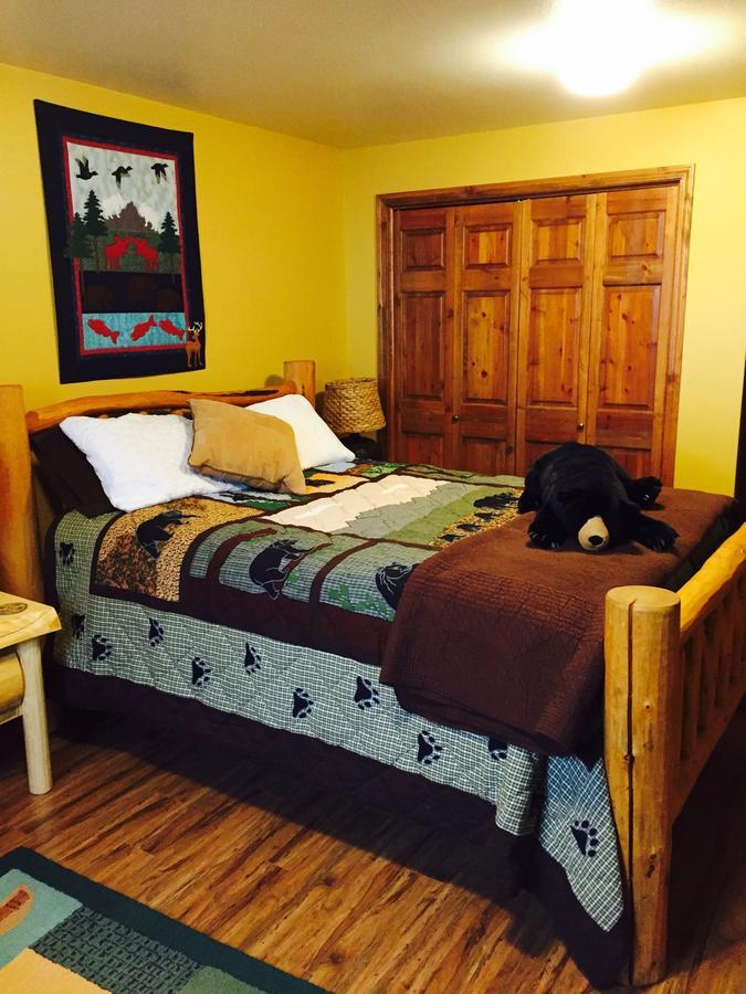 Two Bears Inn Bed & Breakfast Ред-Лодж Екстер'єр фото