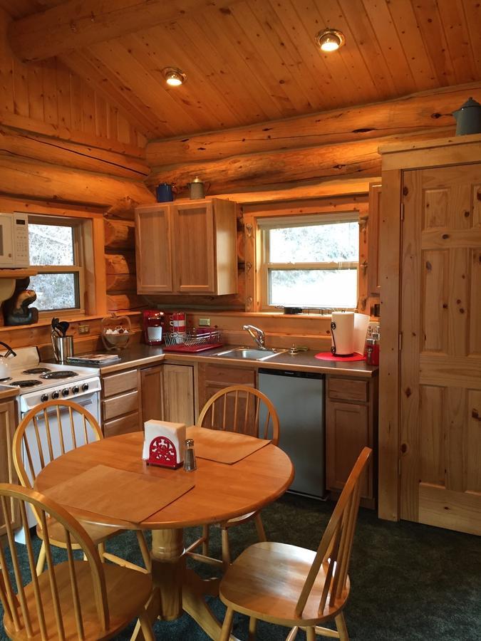 Two Bears Inn Bed & Breakfast Ред-Лодж Екстер'єр фото