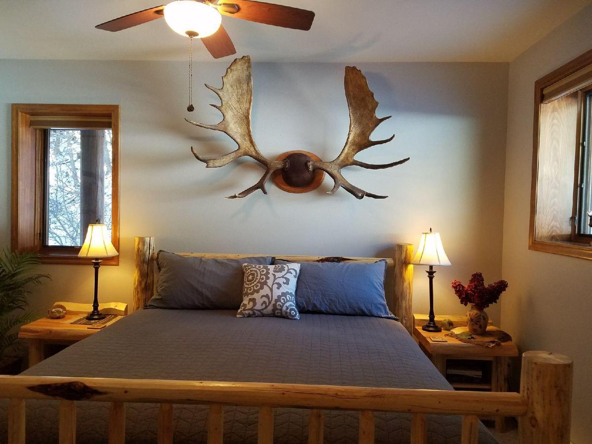 Two Bears Inn Bed & Breakfast Ред-Лодж Екстер'єр фото