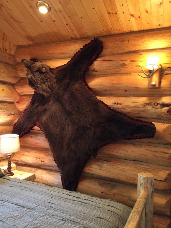 Two Bears Inn Bed & Breakfast Ред-Лодж Екстер'єр фото