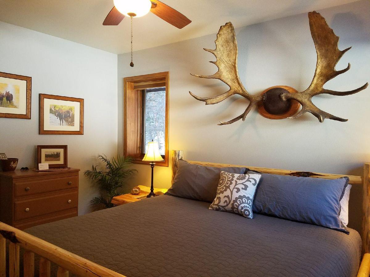 Two Bears Inn Bed & Breakfast Ред-Лодж Екстер'єр фото